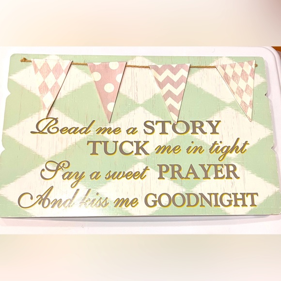 NWT Sweet Dreams Child's Bedroom Green, White & Gray Wooden Wall Hanging Decor - Picture 1 of 4